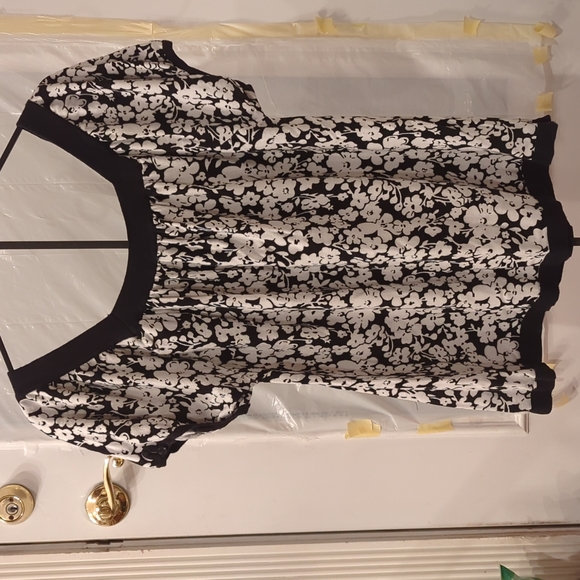 'Dress Barn' summer shirt. Size L. Made of Rayon, Cotton, Nylon. - Picture 2 of 4